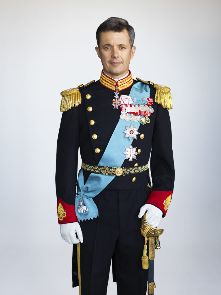 Gør som kongen, rejs hver måned og oplev vernden